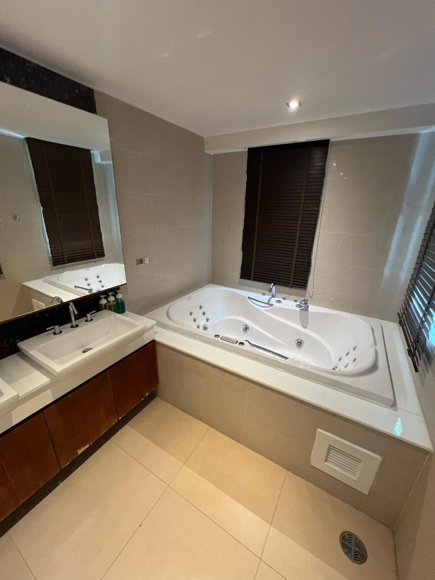 2 Bedroom Luxury Condo, Lägenhet Patong